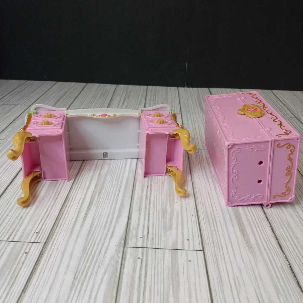 Barbie Island Princess Vanity Desk & Wardrobe Trunk